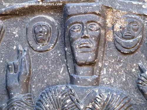 DETALLE DE LA CARA DE CRISTO FLANQUEADA POR EL SOL Y LA LUNA